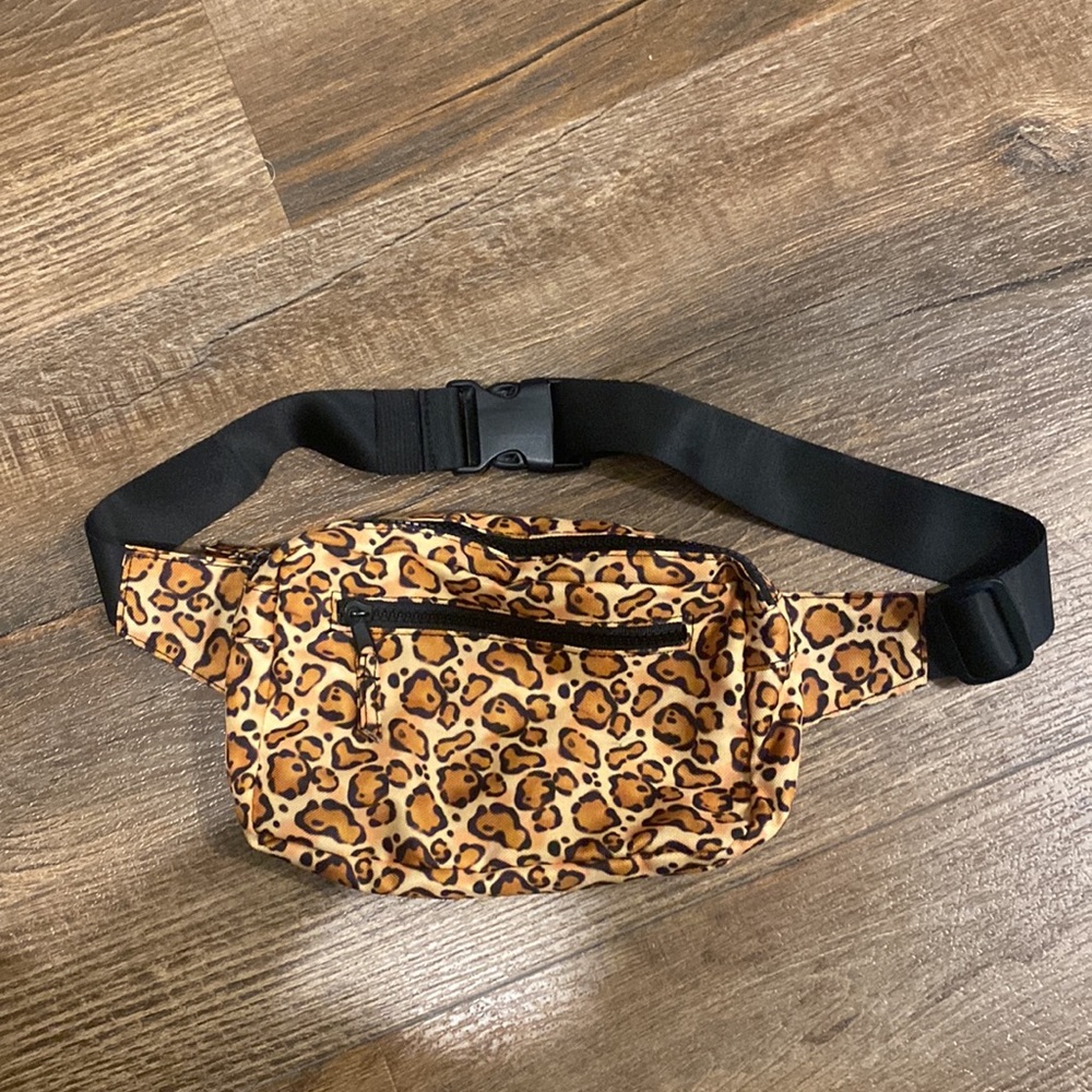 Leopard Fannypack - Picture 3 of 5